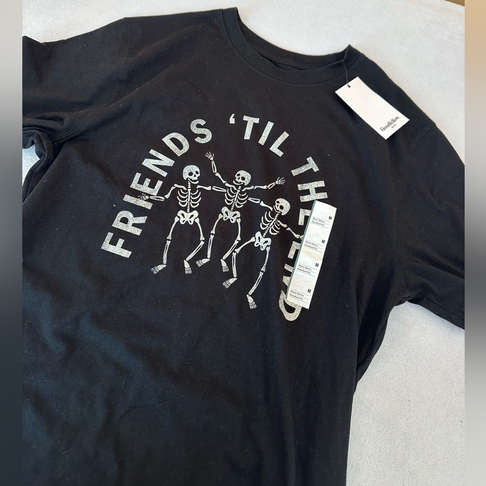 Skeleton friends Graphic T-Shirt